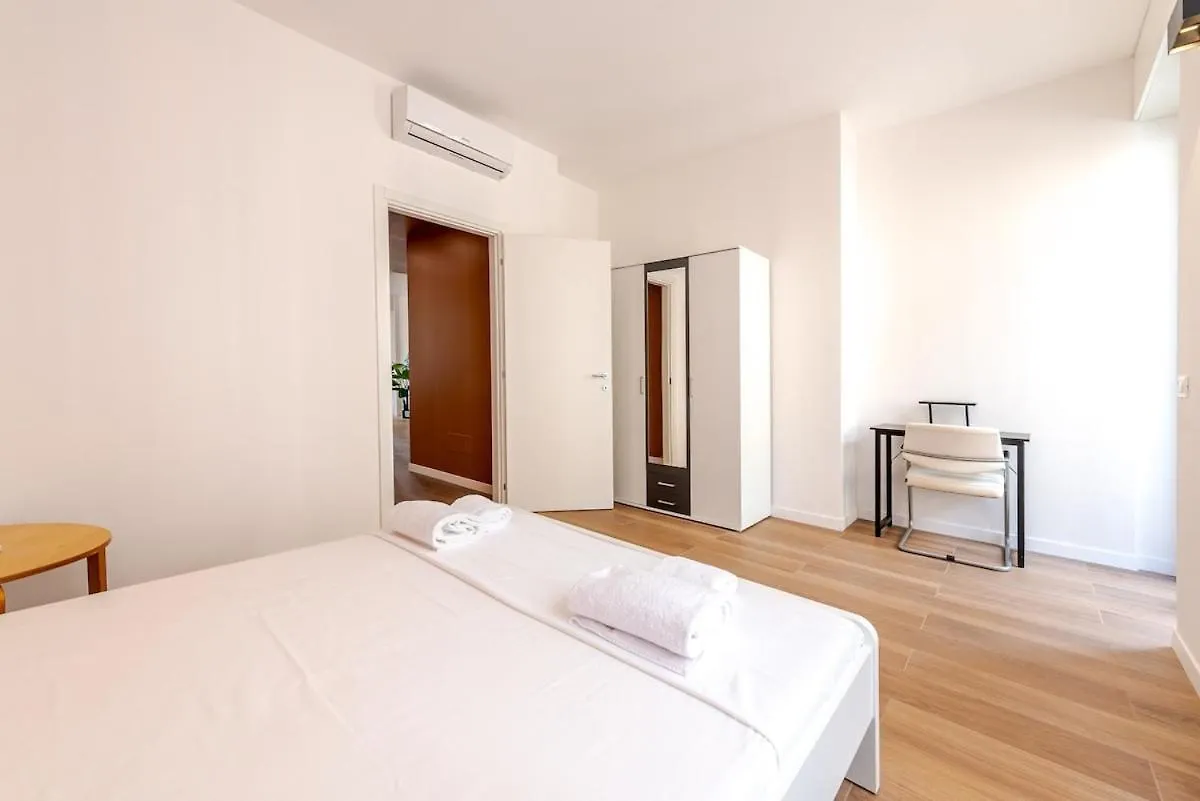 Costanza Luxury Apartment Milan